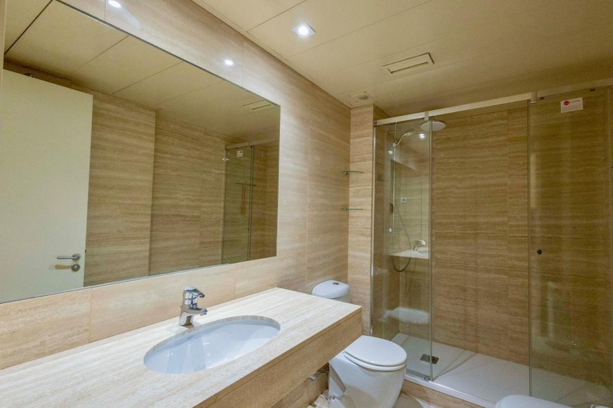 Leilighet For 6, Spacious And Bright In Bonanova