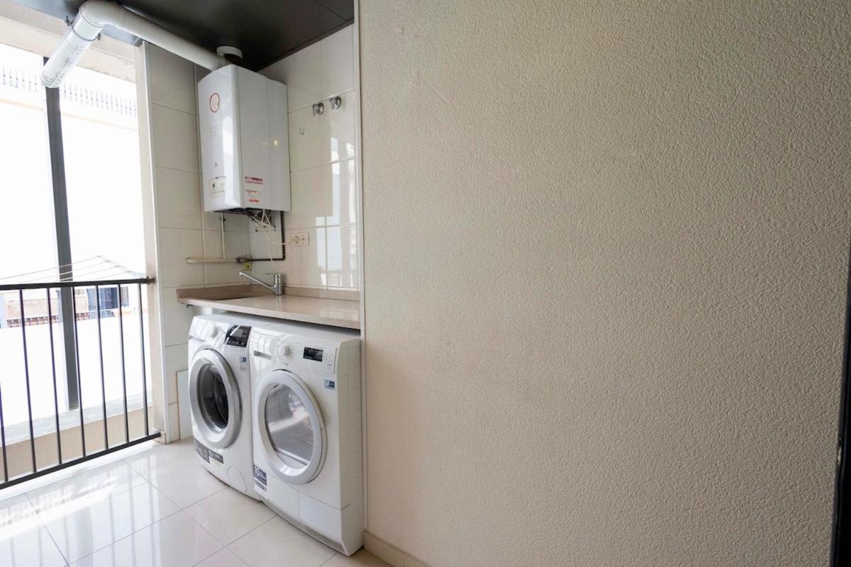 For 6, Spacious And Bright In Bonanova Leilighet